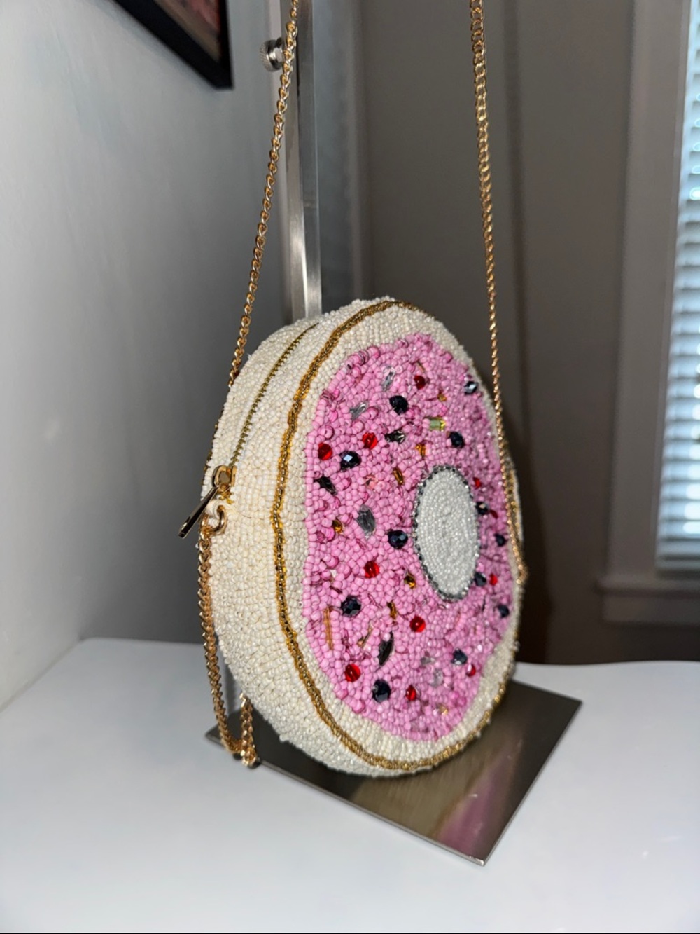 Beaded Doughnut Crossbody Bag - Picture 3 of 7